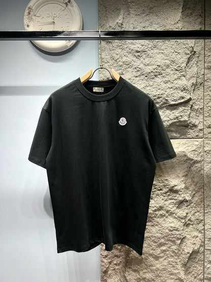 Camiseta con bordado delantero y trasero