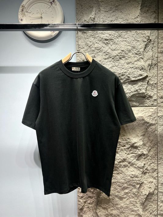 Camiseta con bordado delantero y trasero