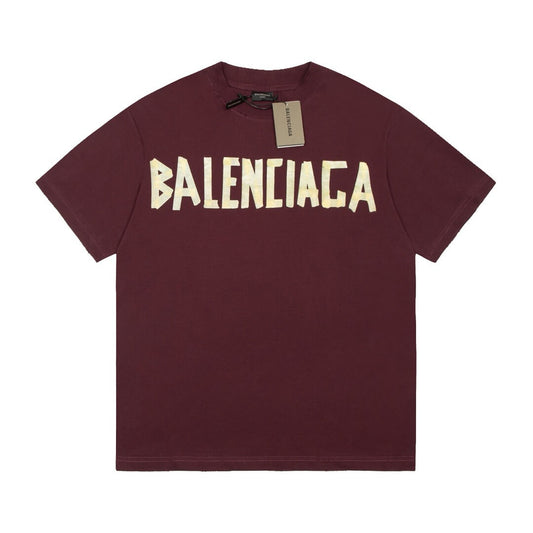 Camiseta con diseño de puños con bordes sin rematar
