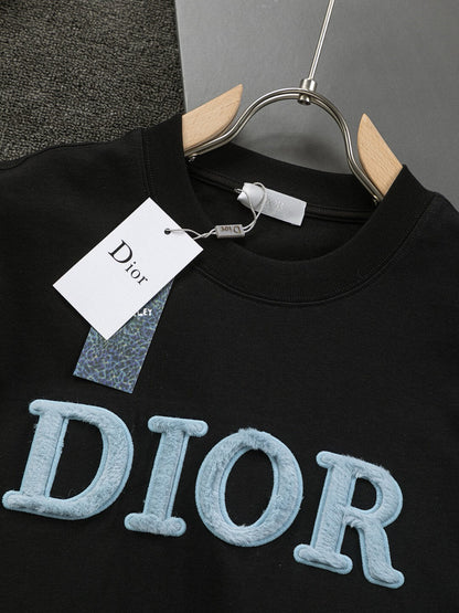 Camiseta con bordado flocado