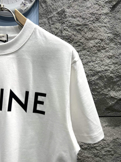 Camiseta con estampado de letras clásicas