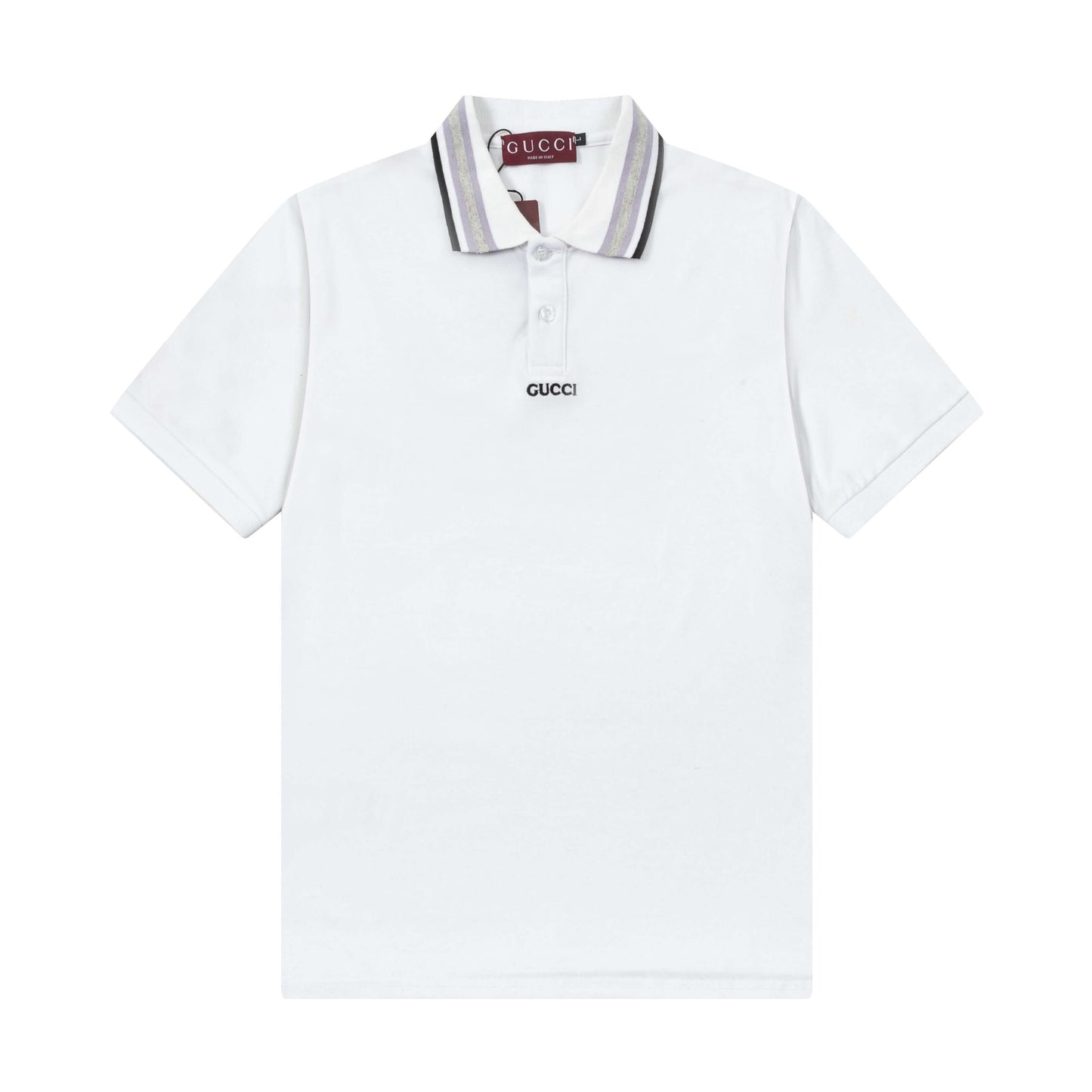 Polo con letras en el pecho