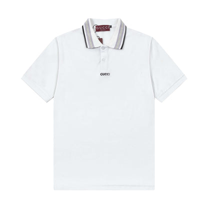 Polo con letras en el pecho