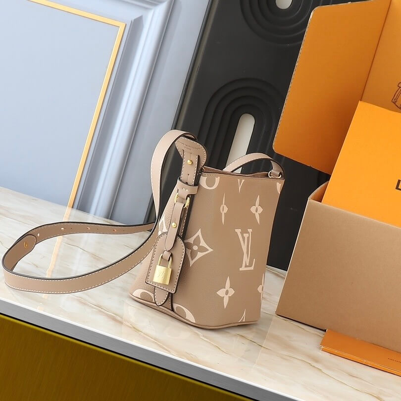 Sac à bandoulière ou à bandoulière avec cadenas de style classique et élégant