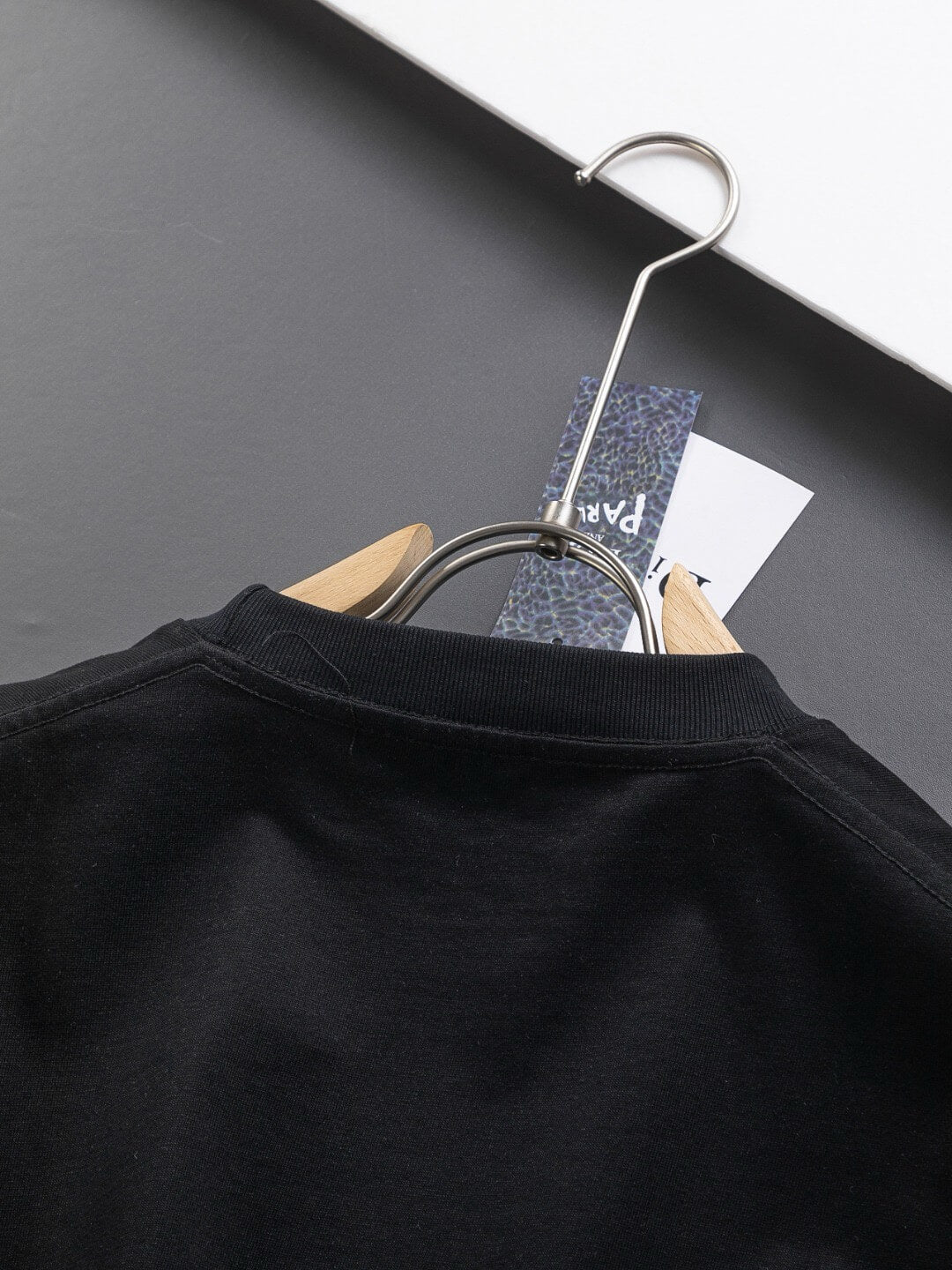 T-shirt brodé de lettres florales
