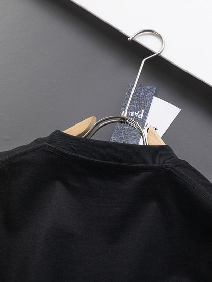 T-shirt brodé de lettres florales