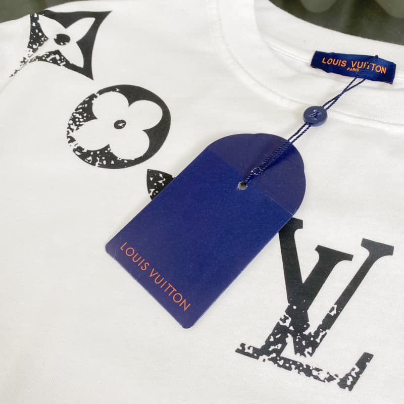 Camiseta con collar clásico