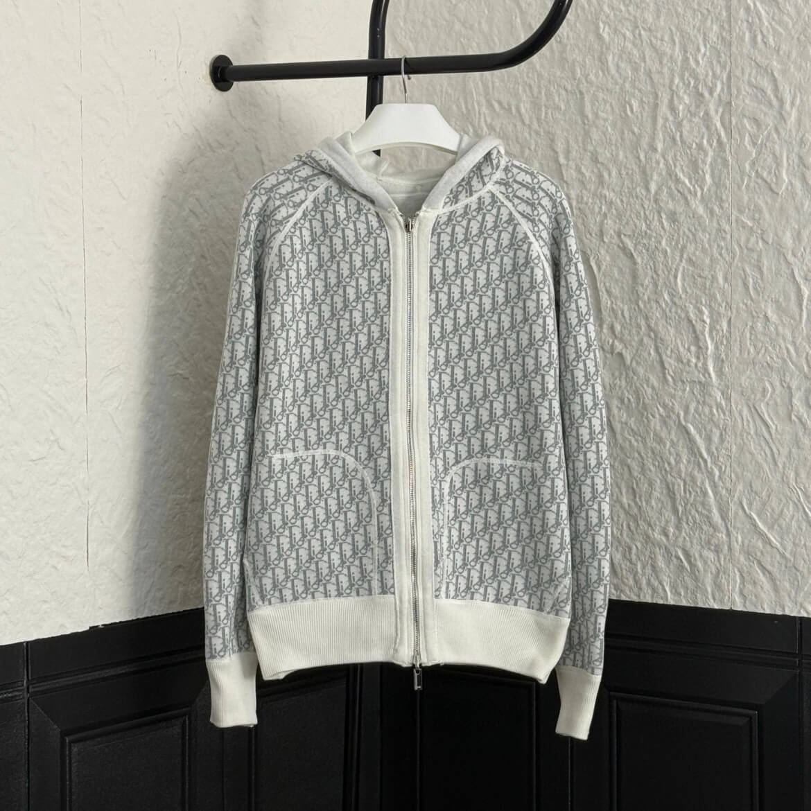 All-over Print & Minimalist Reversible Jacket