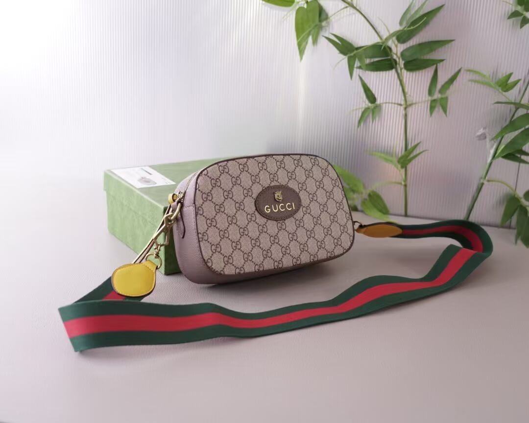 Bolso bandolera con correa de hombro roja y verde