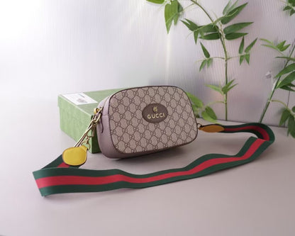Bolso bandolera con correa de hombro roja y verde