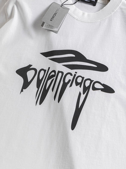 Camiseta con diseño rasgado
