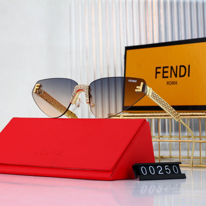 Lunettes de soleil œil de chat à strass