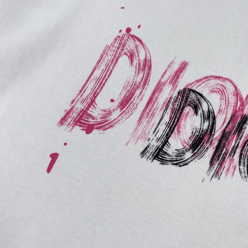 Camiseta clásica con estampado de grafiti integral