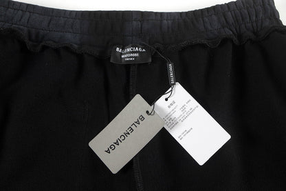Short à lettres brodées