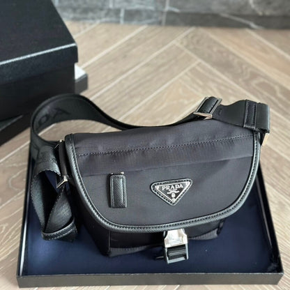 Sac messager trapèze inversé en nylon
