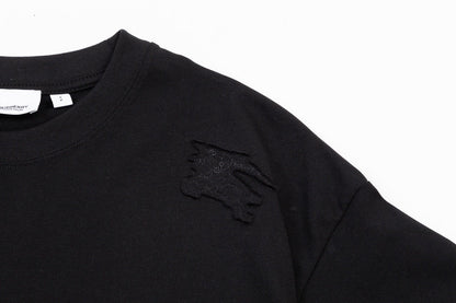 Camiseta bordada con caballo de guerra