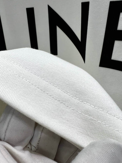 Camiseta con estampado de letras clásicas