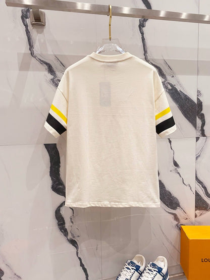 Camiseta de rayas en las mangas