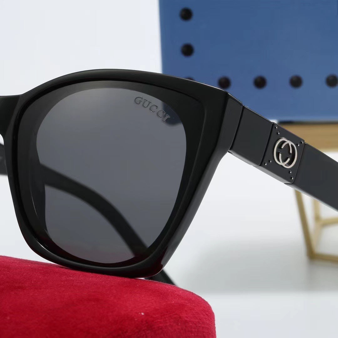 Gafas de sol con montura cuadrada y redonda