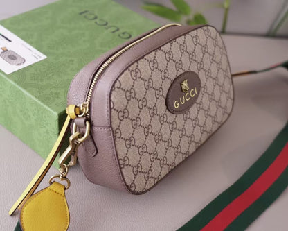 Bolso bandolera con correa de hombro roja y verde