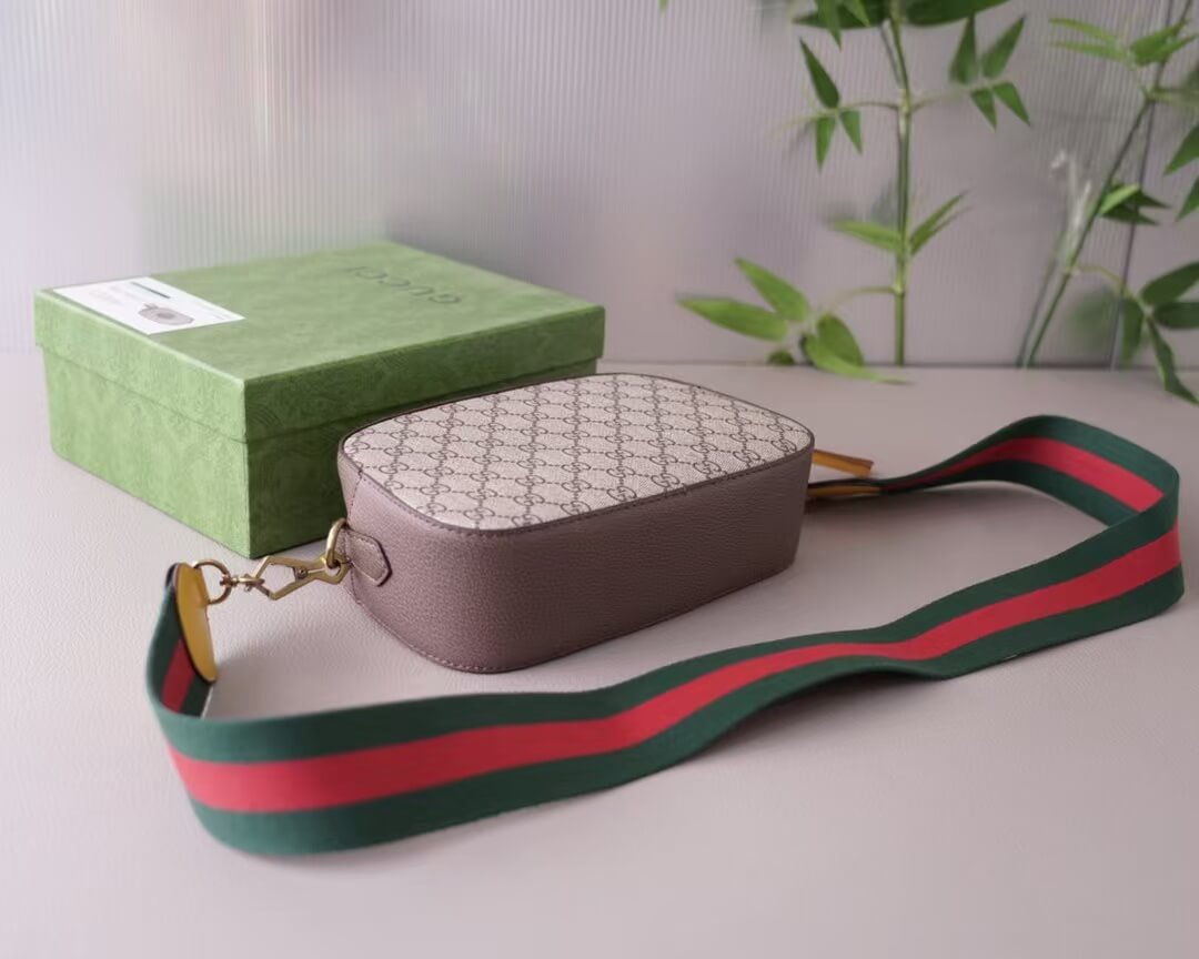 Bolso bandolera con correa de hombro roja y verde