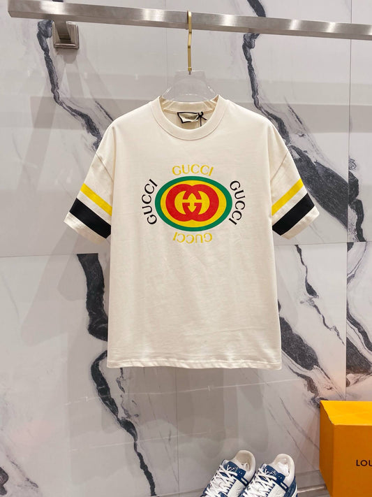Camiseta de rayas en las mangas