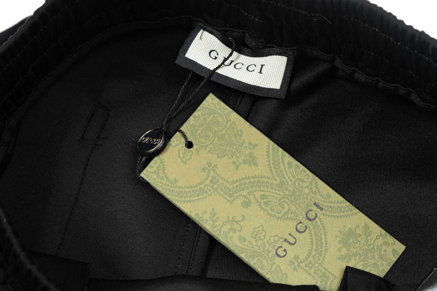 Short brodé à plusieurs lettres