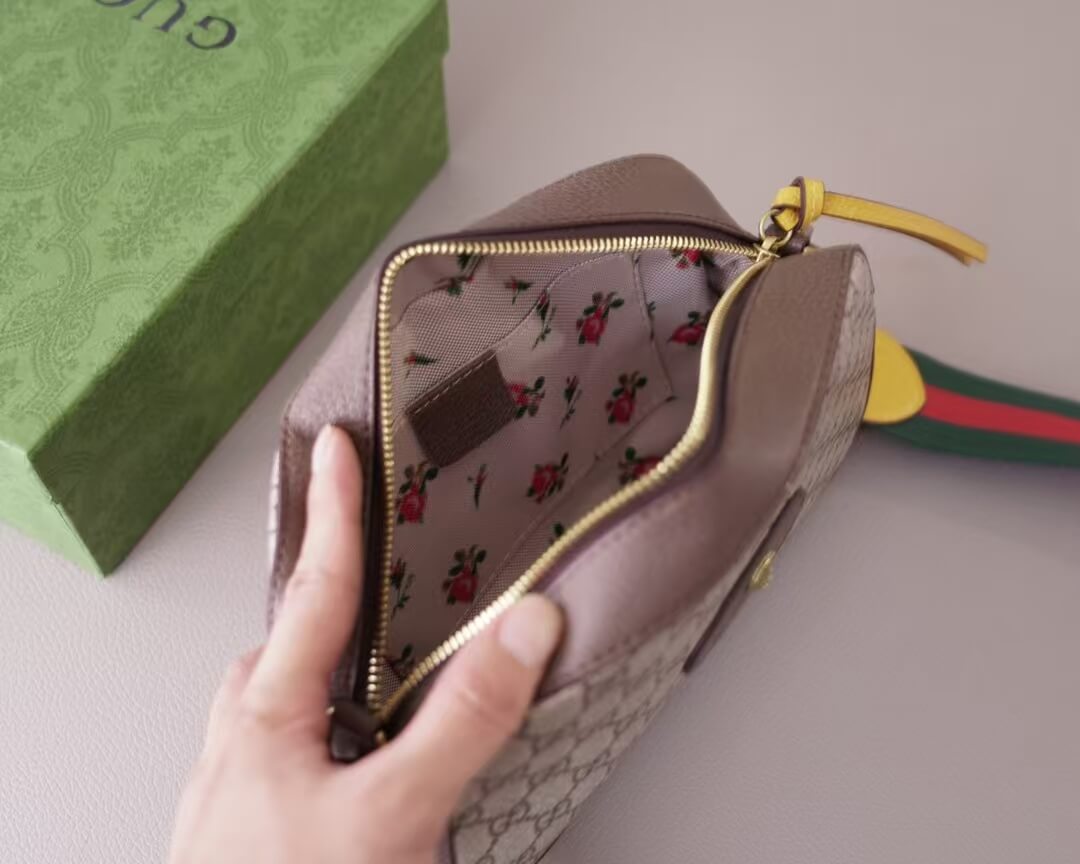 Bolso bandolera con correa de hombro roja y verde