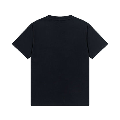 Camiseta con letras en el escote