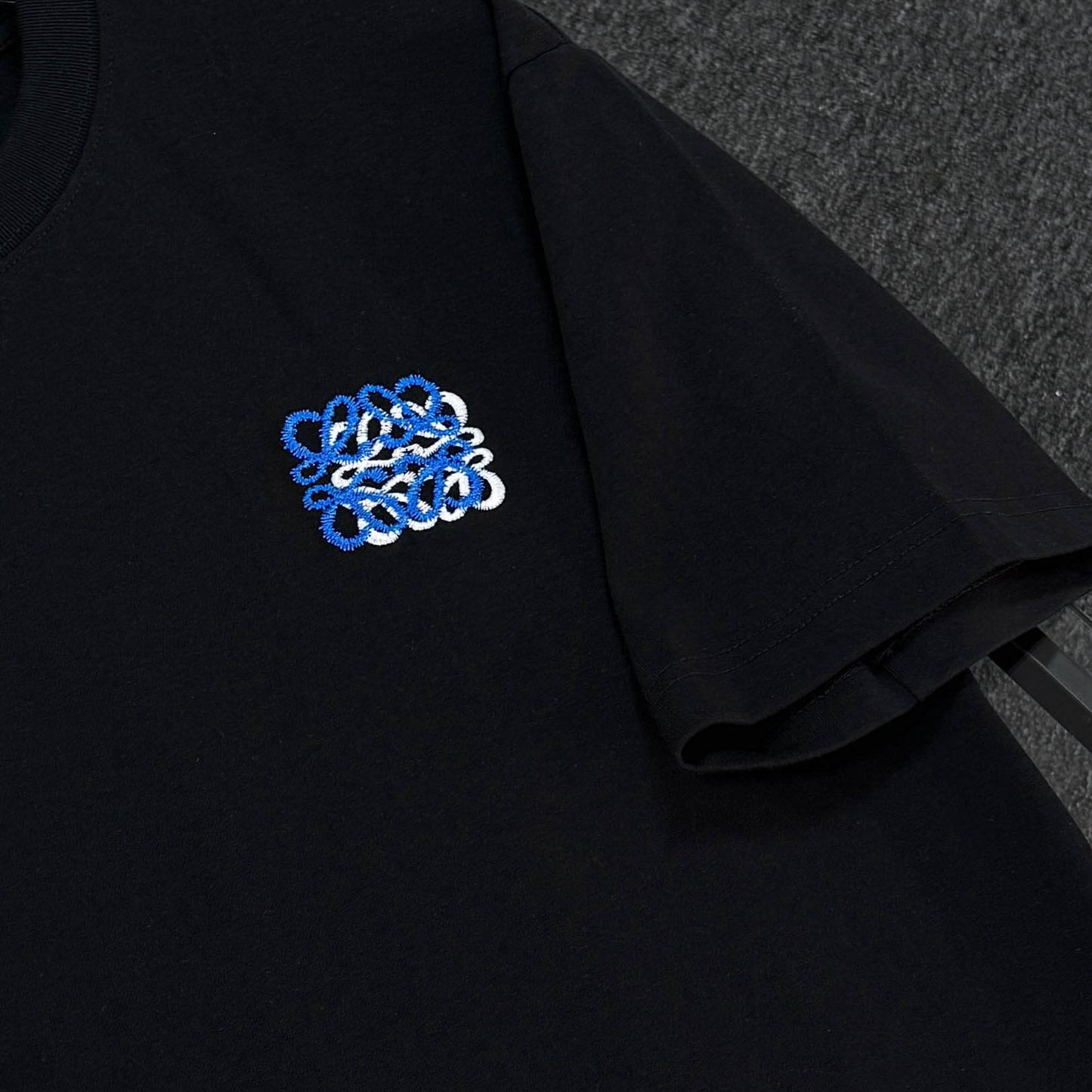 T-shirt à motif brodé classique