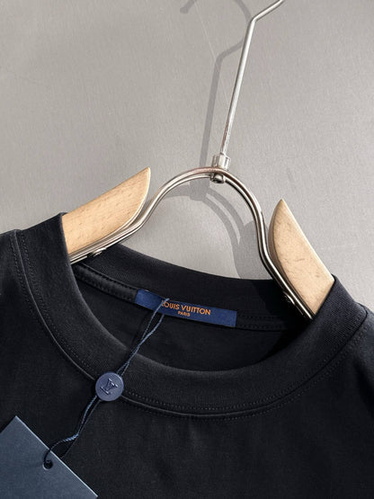 Camiseta con mangas estampadas por todas partes