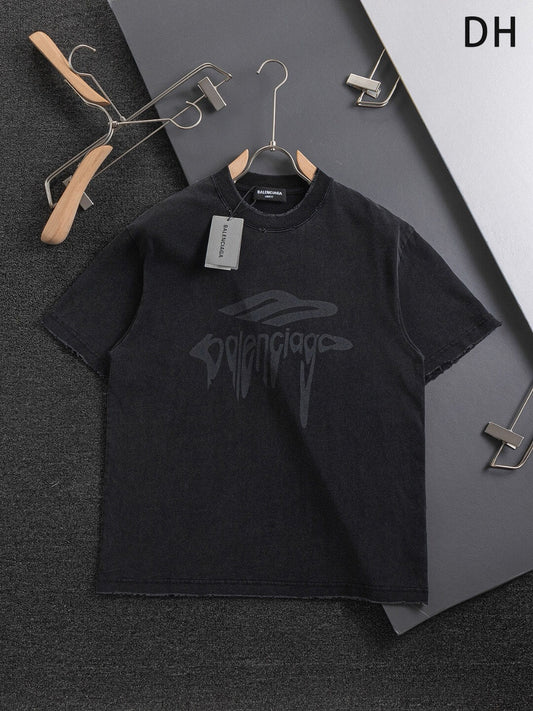 Camiseta con diseño rasgado