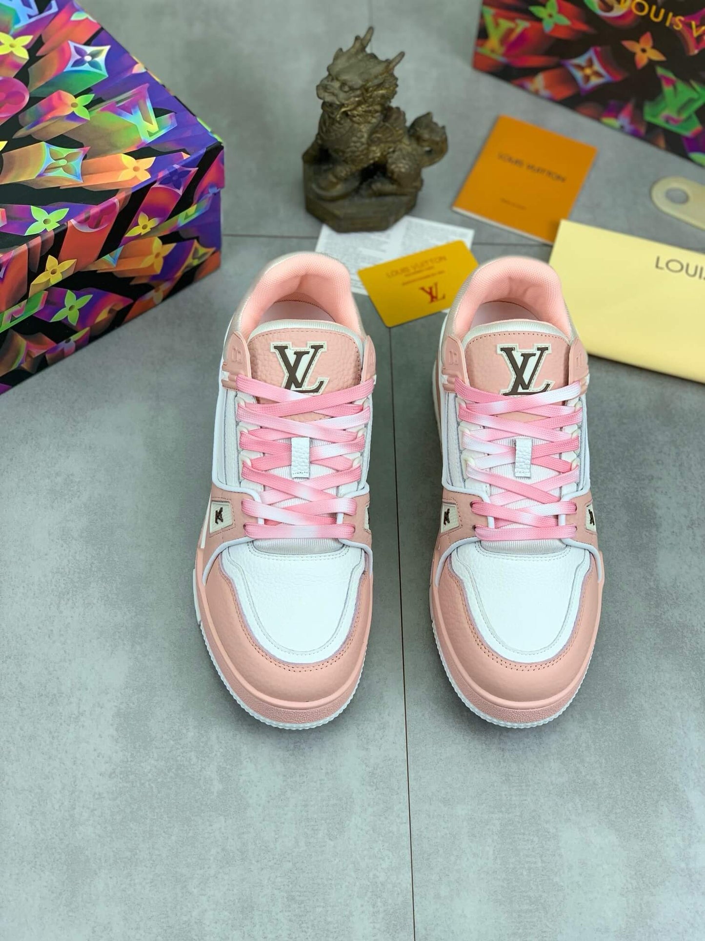 Zapatillas con cordones rosas