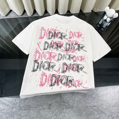 Camiseta clásica con estampado de grafiti integral