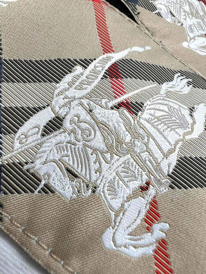 T-shirt classique brodé Cheval de guerre