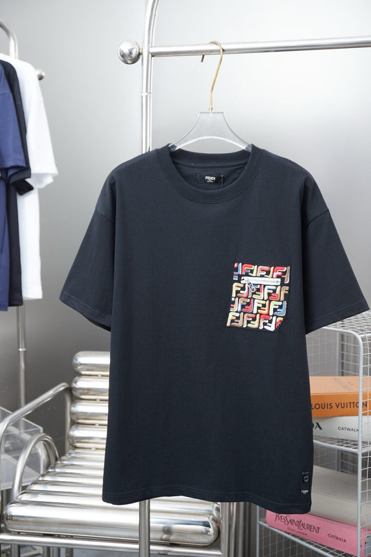 Camiseta con bordado colorido