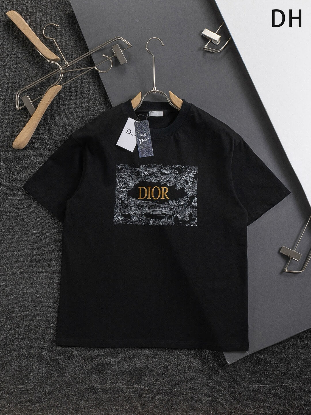 T-shirt brodé de lettres florales