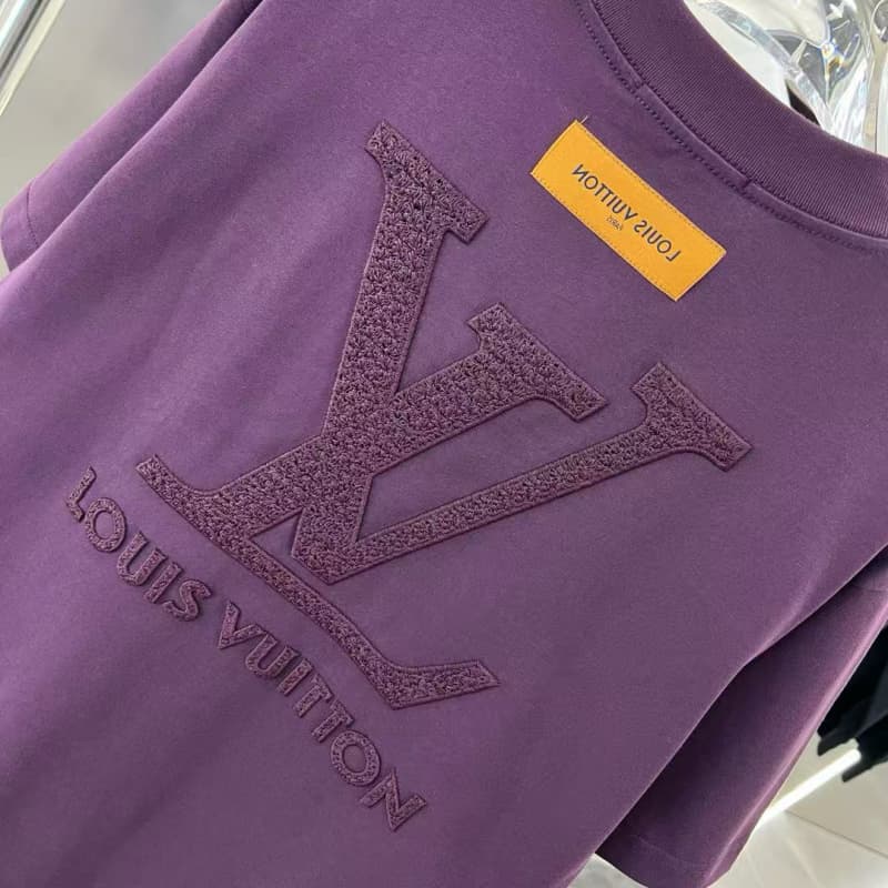 Small Front&Large Back Embroidered T-shirt