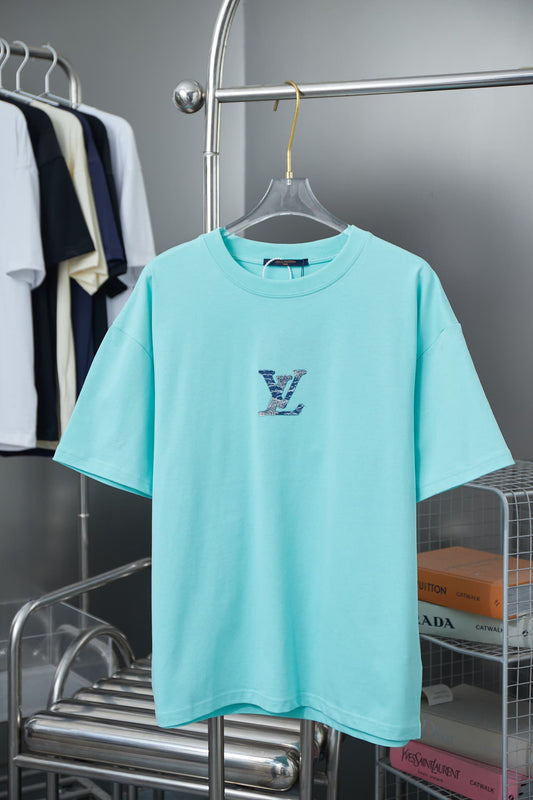 Nueva camiseta con parche de mezclilla y letras de diamantes de imitación 2025