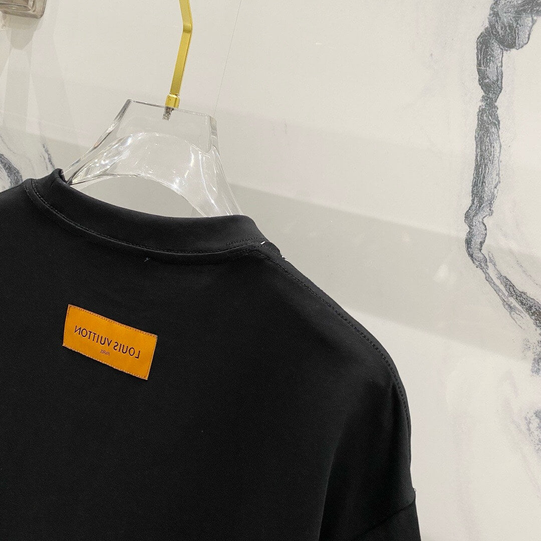 Camiseta con bordado de diseño oculto