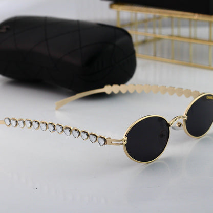Lunettes de soleil vintage en forme d'œuf avec strass en forme de cœur