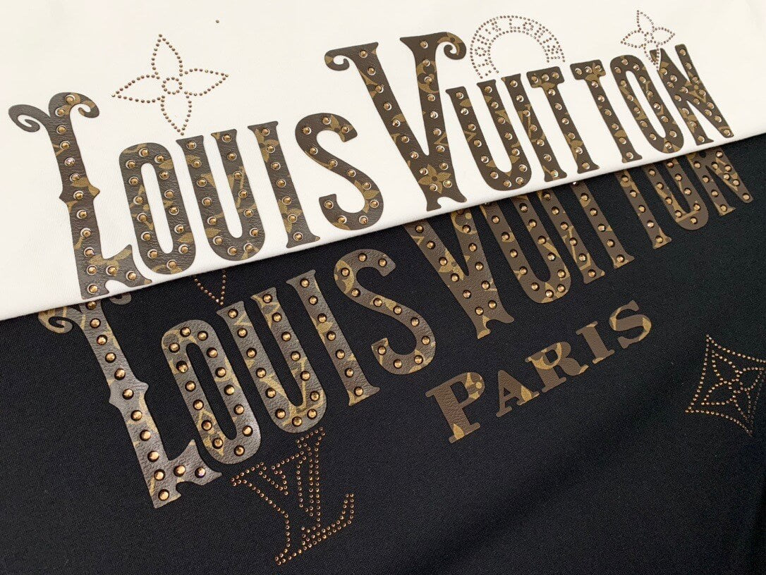 Camiseta con letras de diamantes de imitación