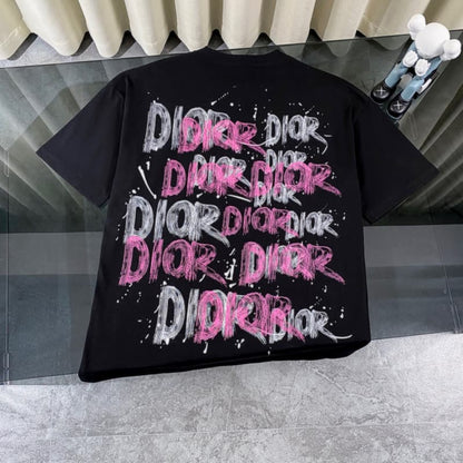 Camiseta clásica con estampado de grafiti integral