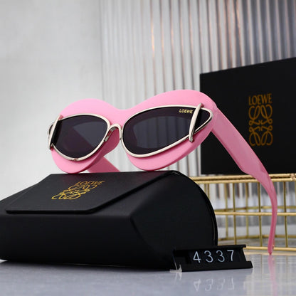 Lunettes de soleil rétro modernes à monture en cœur incrustée