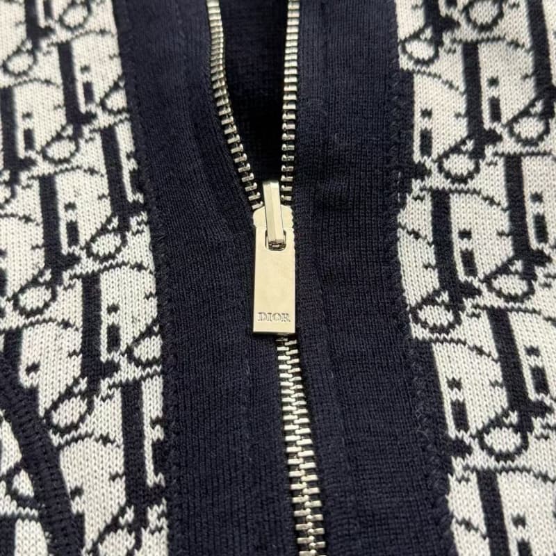 All-over Print & Minimalist Reversible Jacket
