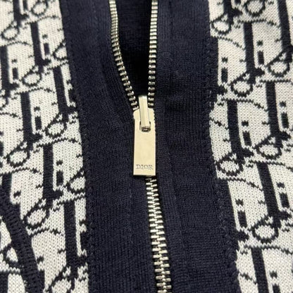 All-over Print & Minimalist Reversible Jacket