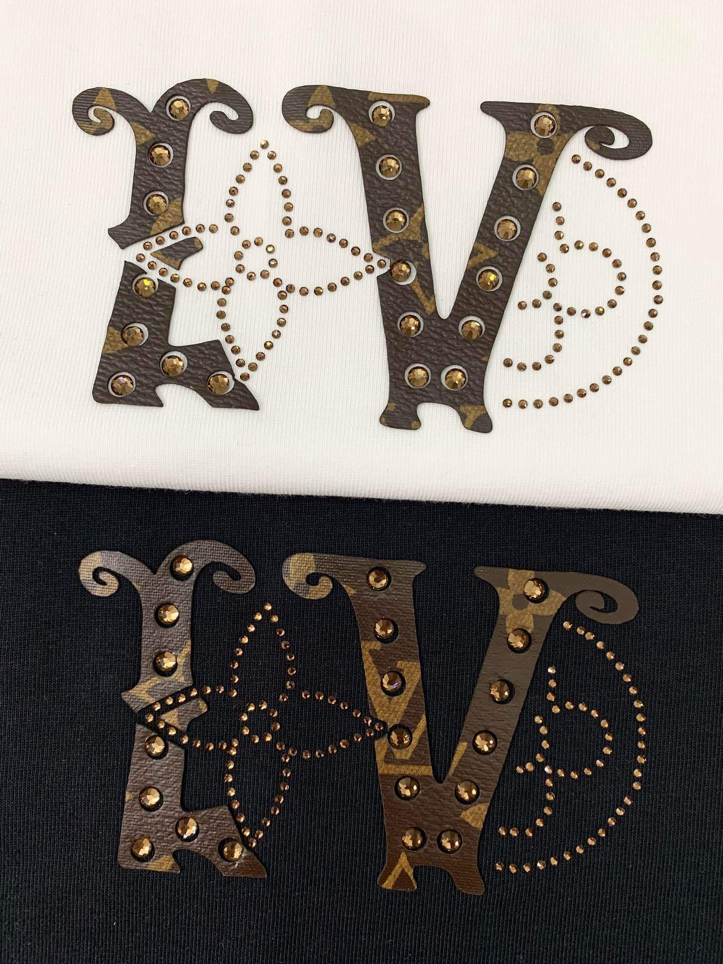 Camiseta con letras de diamantes de imitación