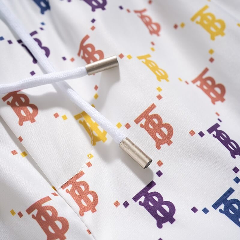 Shorts de playa con estampado a todo color