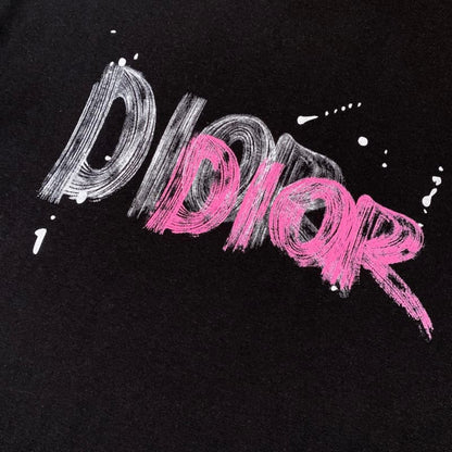 Camiseta clásica con estampado de grafiti integral