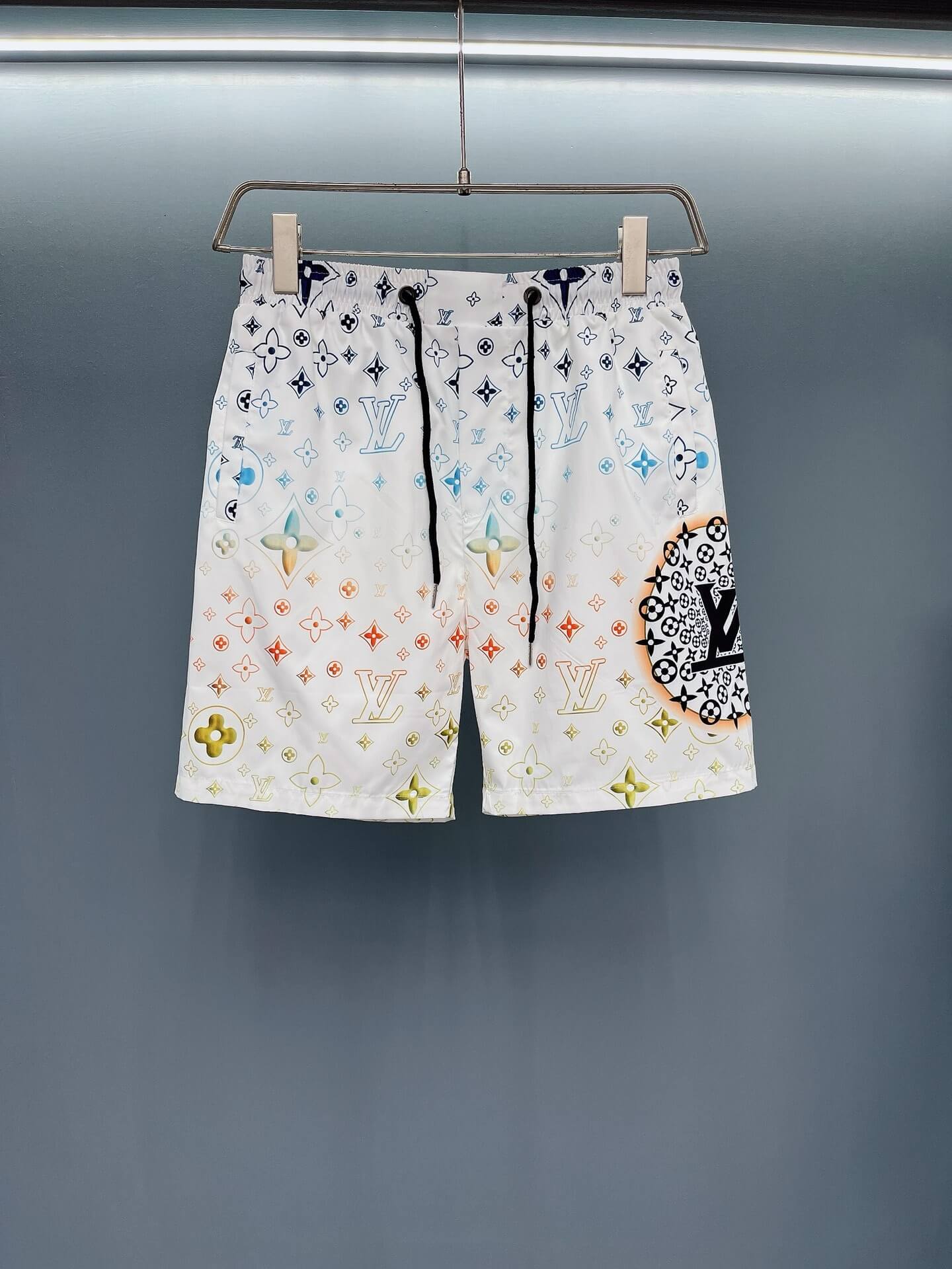 Shorts de playa con estampado completo de moda
